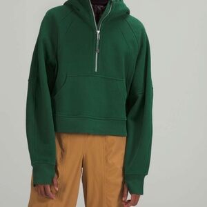 NWT Lululemon oversized crop scuba hoodie in Evergreen. Size XS/S.